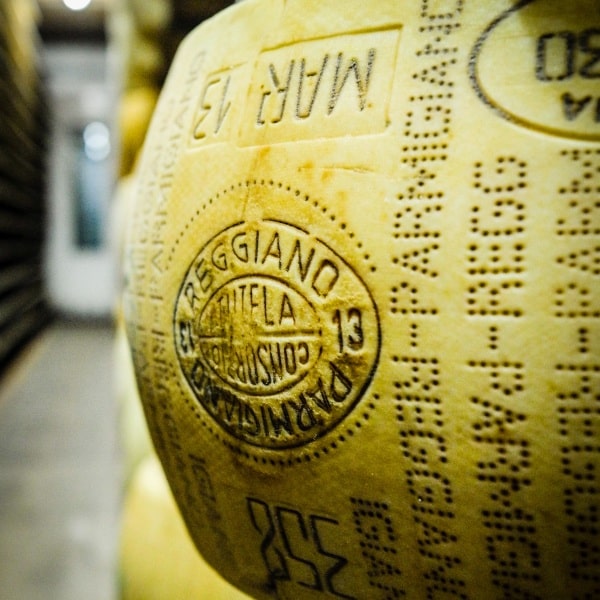 Emilia-romagna-Parmigiano-reggiano.jpg